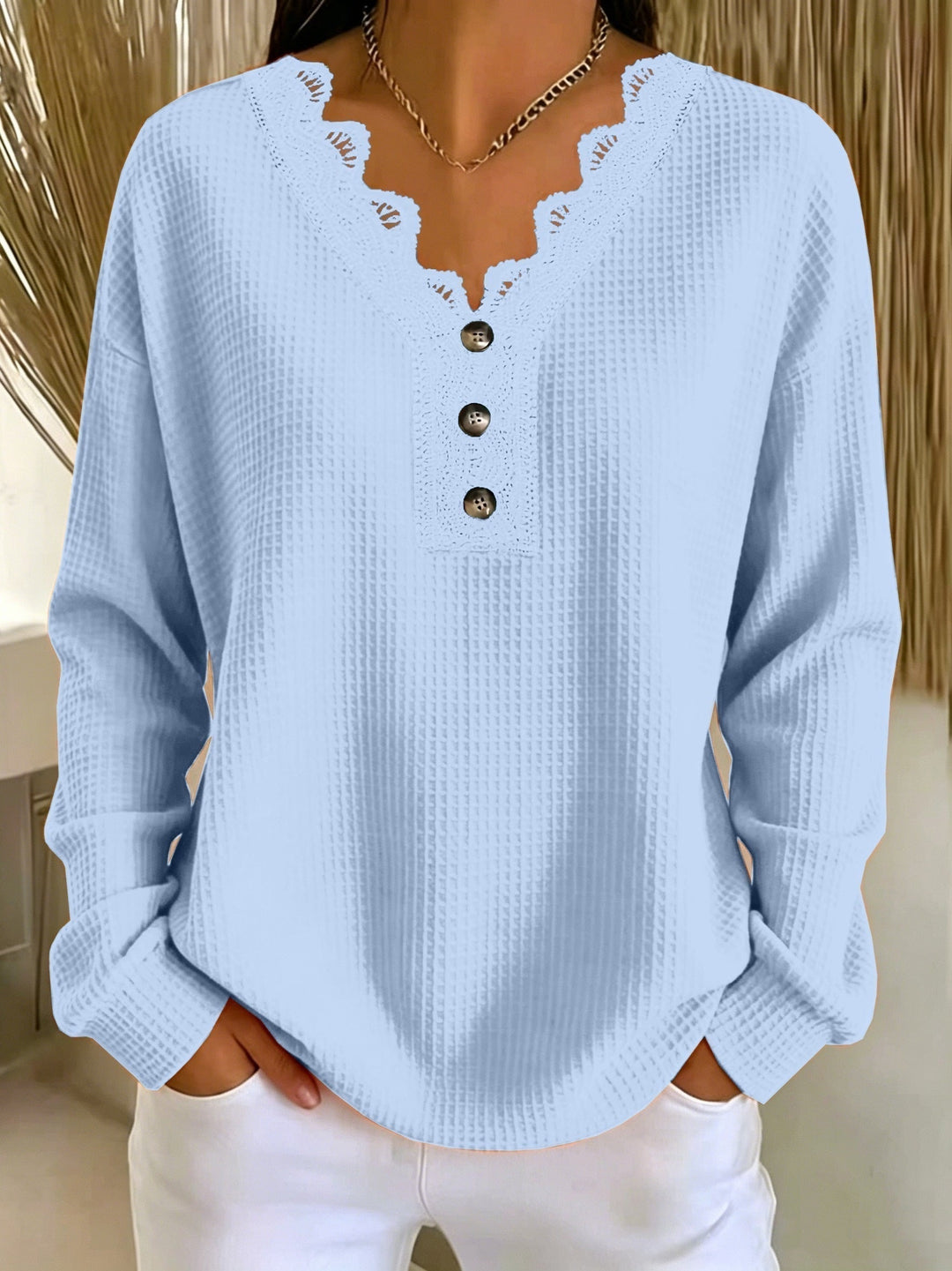 Blouse femme à manches longues en maille gaufrée, col V en dentelle et boutons pour l’automne