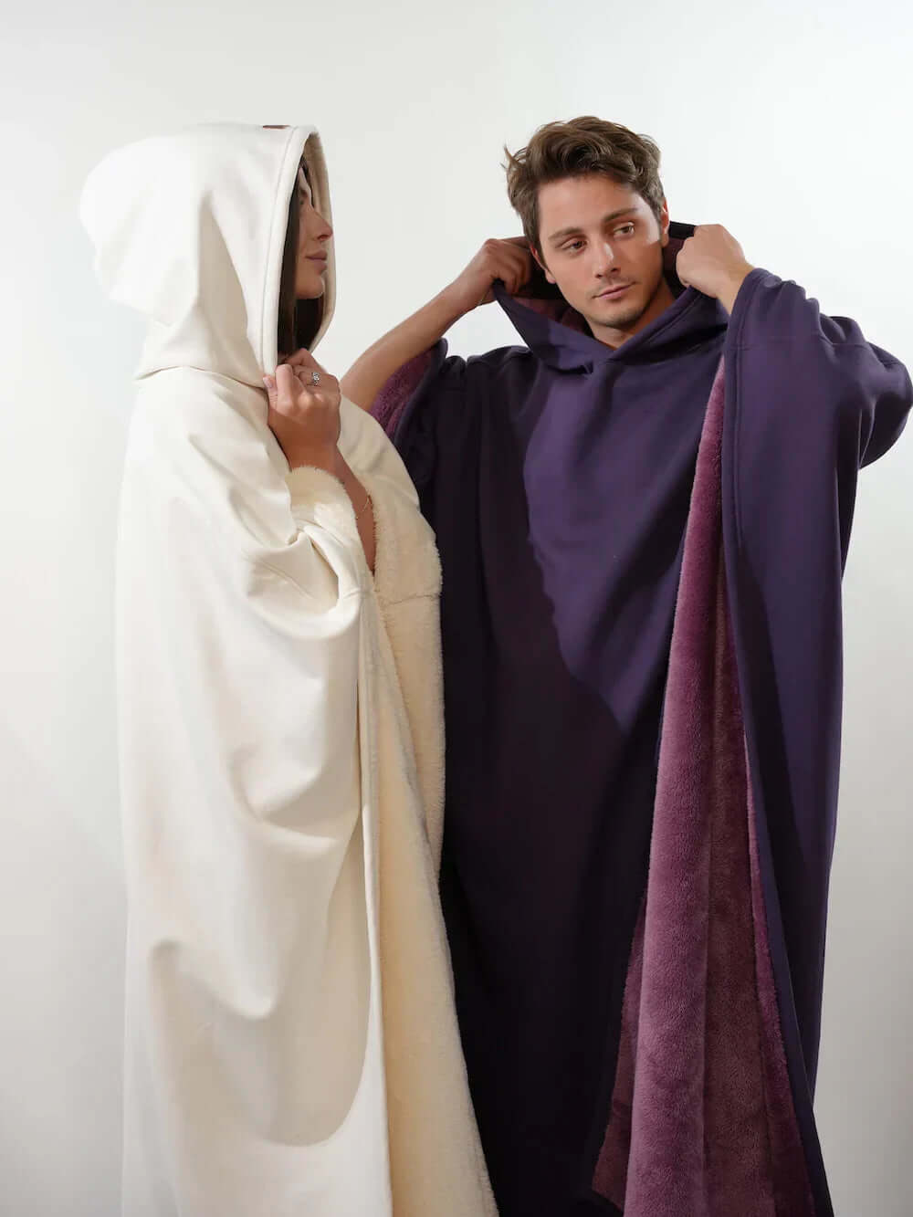 Coperta oversize con cappuccio da donna in pile e maniche, per l’autunno