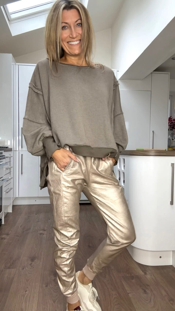 Tuta da donna in pelle, ideale per l’autunno, con pantaloni