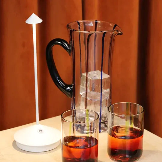 Lampe de bureau LED sans fil moderne en aluminium, à intensité variable, pour le bureau.