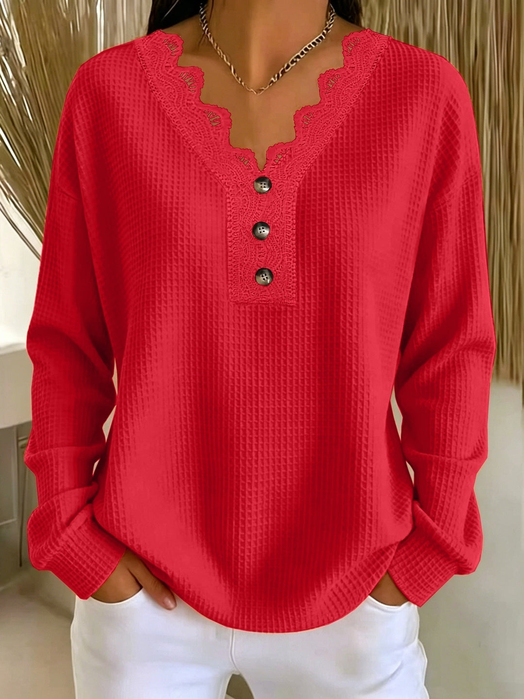 Blouse femme à manches longues en maille gaufrée, col V en dentelle et boutons pour l’automne