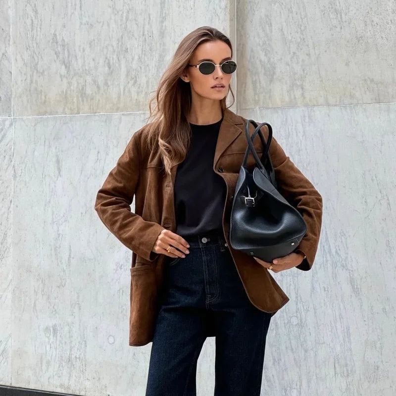 Chaqueta corta de ante para mujer con solapas, ideal para el entretiempo otoñal