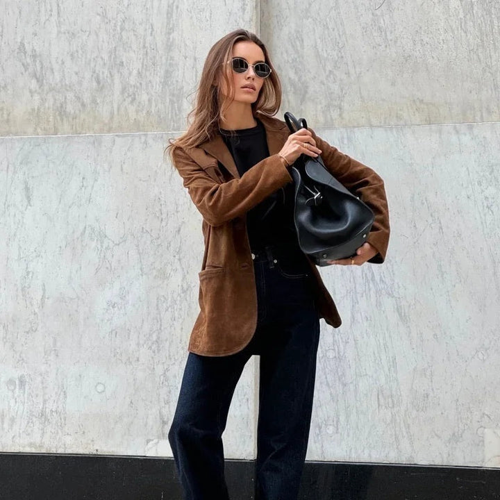 Chaqueta corta de ante para mujer con solapas, ideal para el entretiempo otoñal