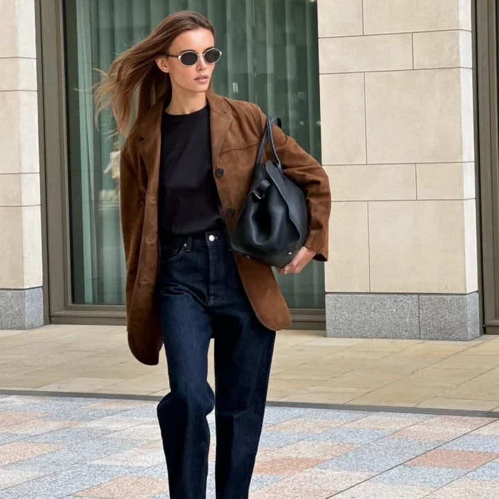 Chaqueta corta de ante para mujer con solapas, ideal para el entretiempo otoñal