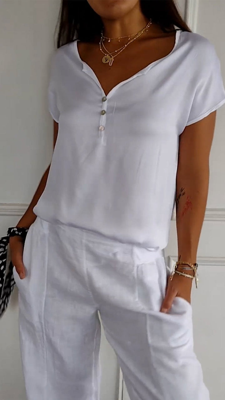 Evelyn - Elegant and comfortable V-neck blouse for women