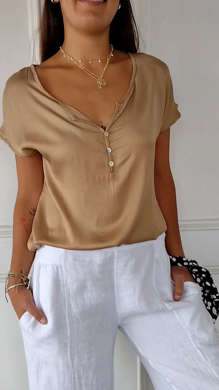 Evelyn - Elegant and comfortable V-neck blouse for women