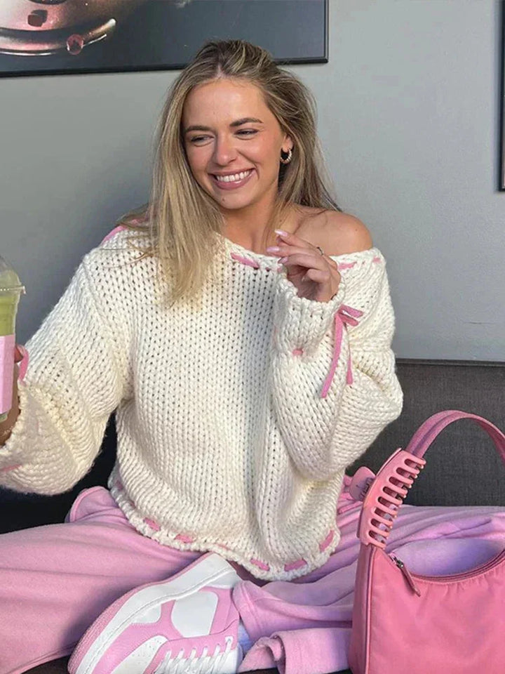 Maglione da donna in maglia con taglio asimmetrico e dettagli con lacci, stile di tendenza per l’autunno