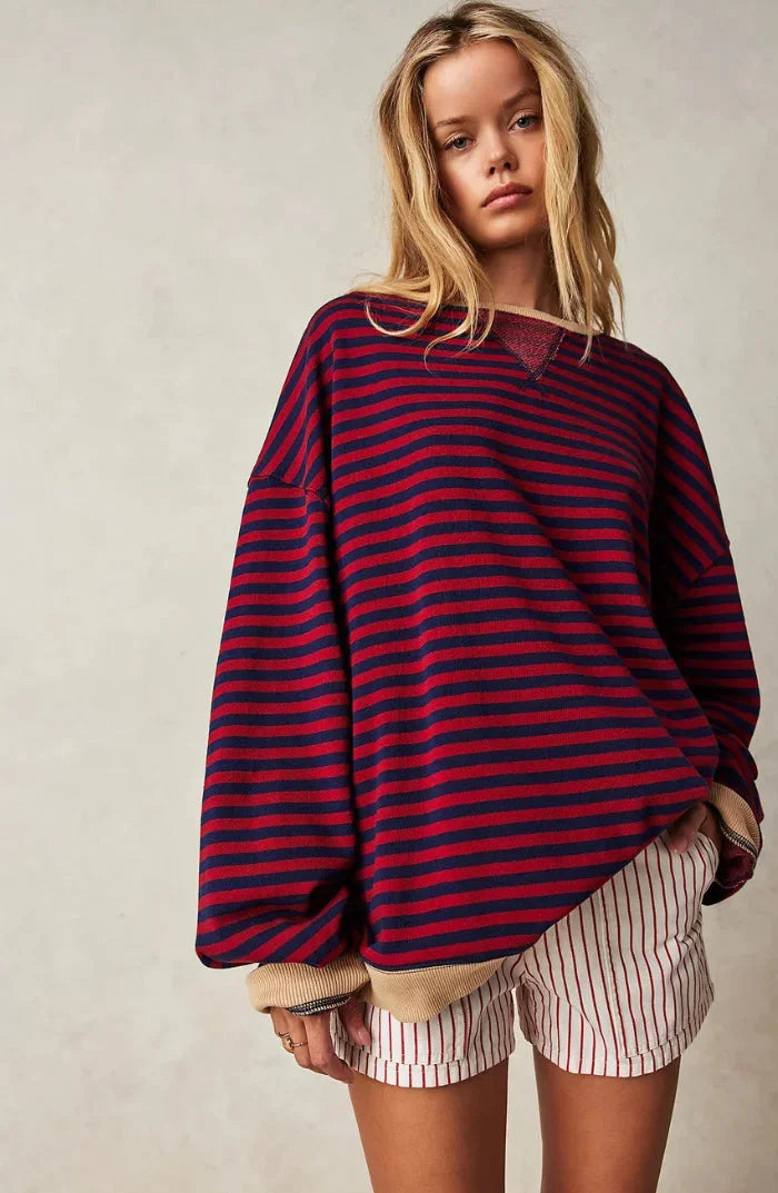 Pulover damă cu dungi, din tricot ușor și croială lejeră, pentru toamnă, în stil casual.