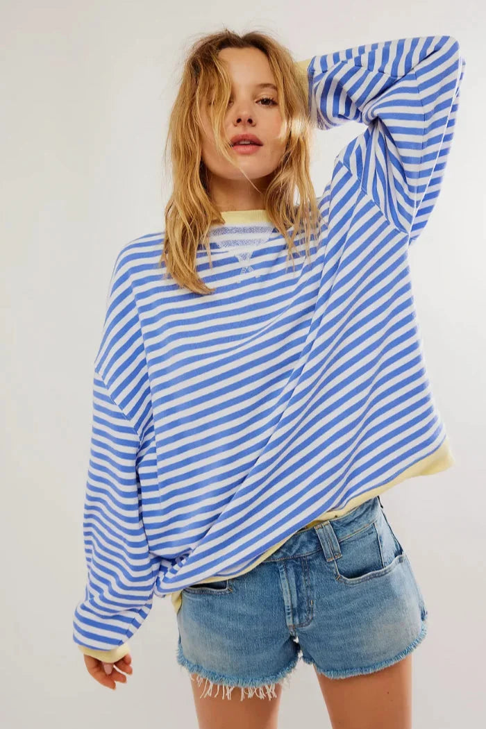 Pulover damă cu dungi, din tricot ușor și croială lejeră, pentru toamnă, în stil casual.