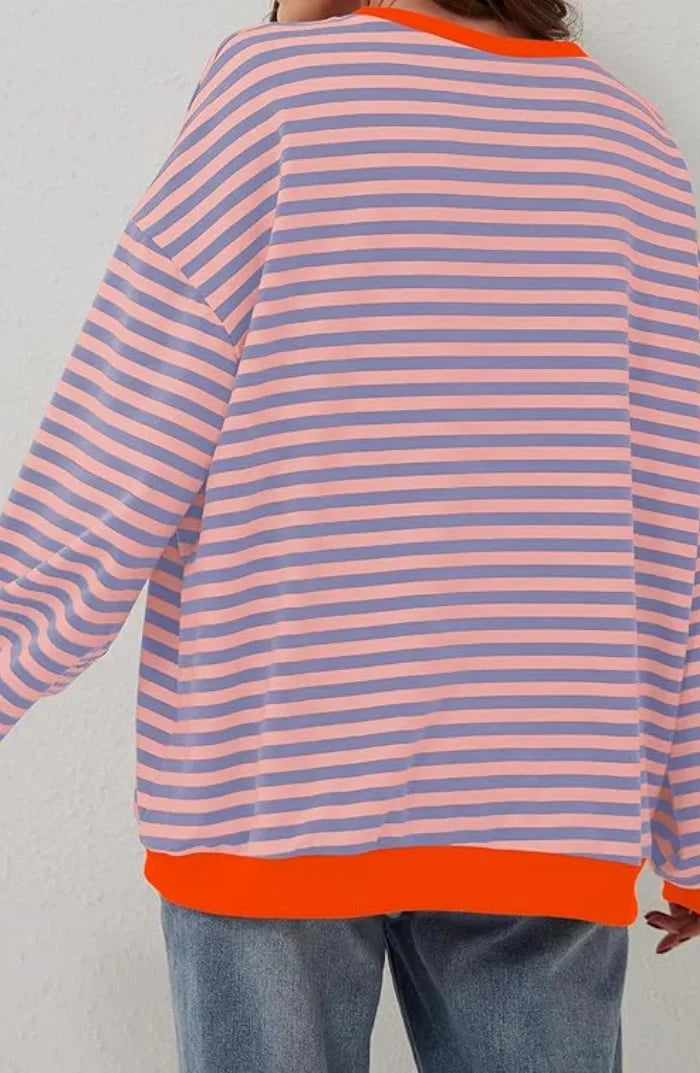 Pulover damă cu dungi, din tricot ușor și croială lejeră, pentru toamnă, în stil casual.