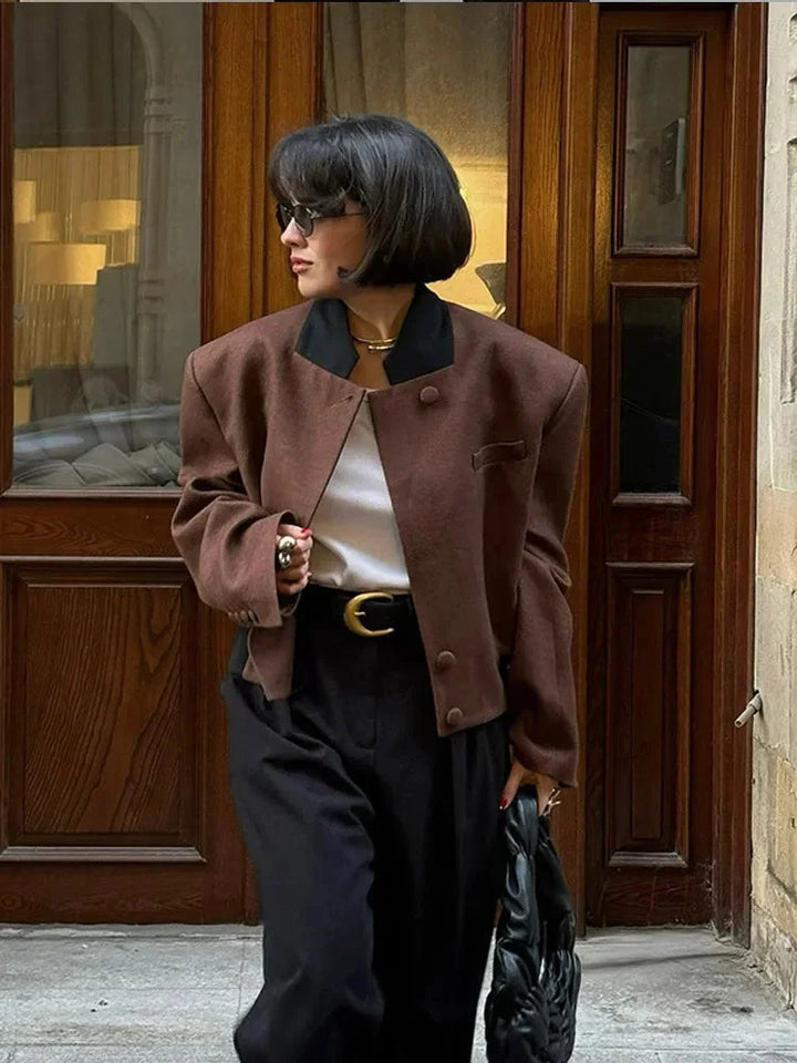 Women’s short blazer-style collared jacket for autumn, elegant fit