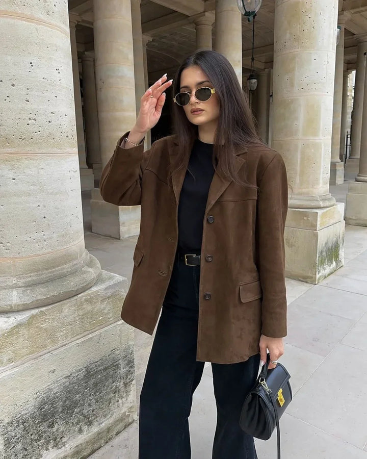 Women’s suede jacket, elegant cut for everyday autumn outfits