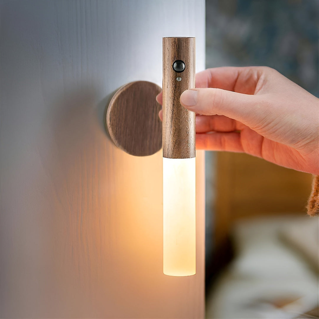 Applique da parete senza fili con sensore di movimento e accumulatore magnetico, in legno, per soggiorno e camera da letto