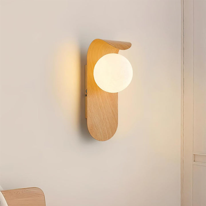 Aplica de perete LED sferică cu finisaj lemn pentru living, 13 × 25 cm