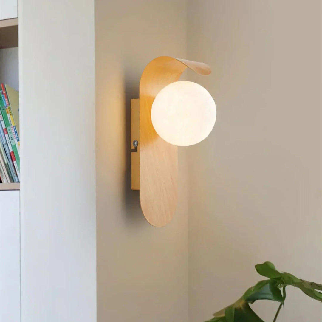 Aplica de perete LED sferică cu finisaj lemn pentru living, 13 × 25 cm