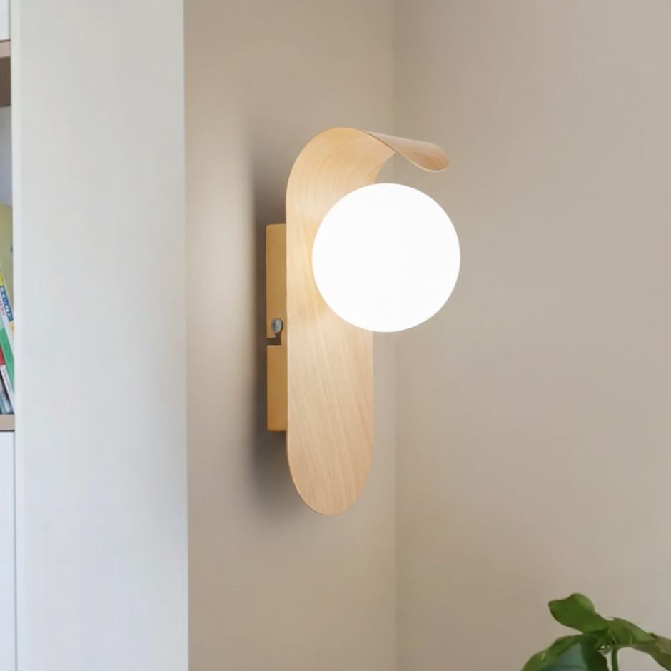 Aplica de perete LED sferică cu finisaj lemn pentru living, 13 × 25 cm