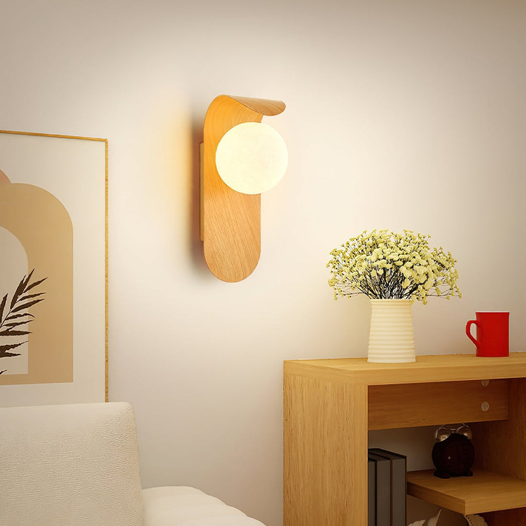 Aplica de perete LED sferică cu finisaj lemn pentru living, 13 × 25 cm